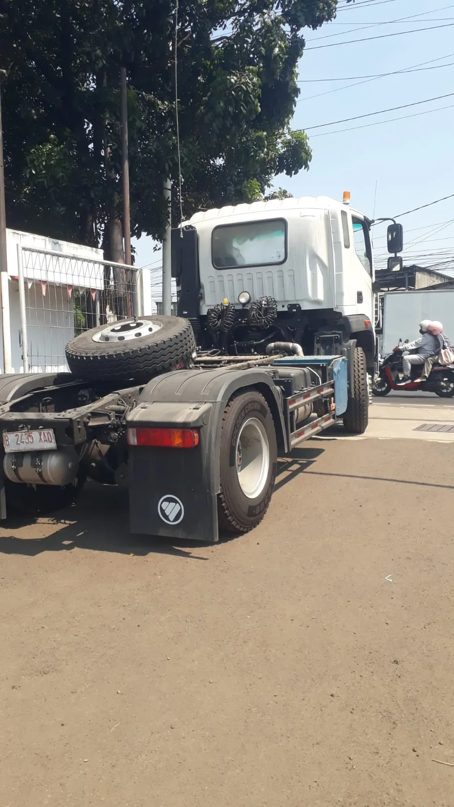 Perbedaan Truk 4x2, 6x2, 6x4, dan 8x4